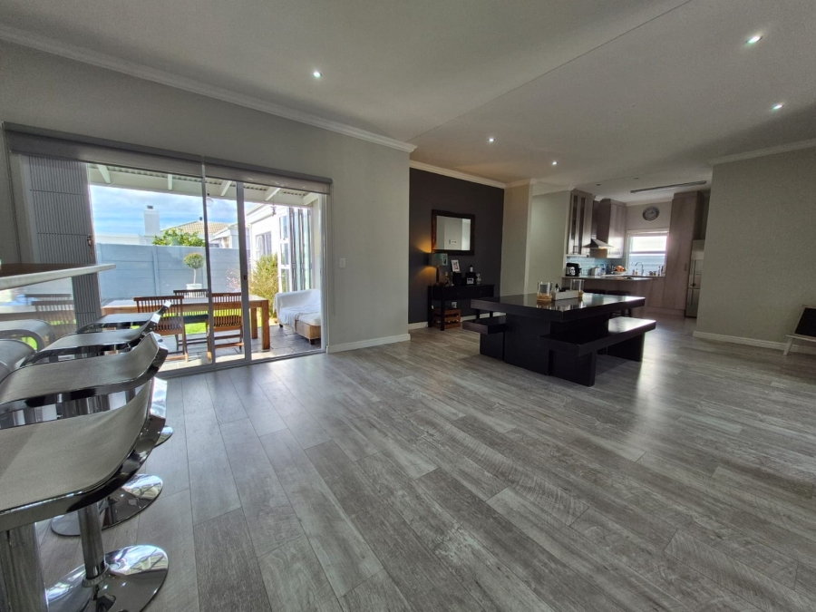3 Bedroom Property for Sale in Sunningdale Western Cape